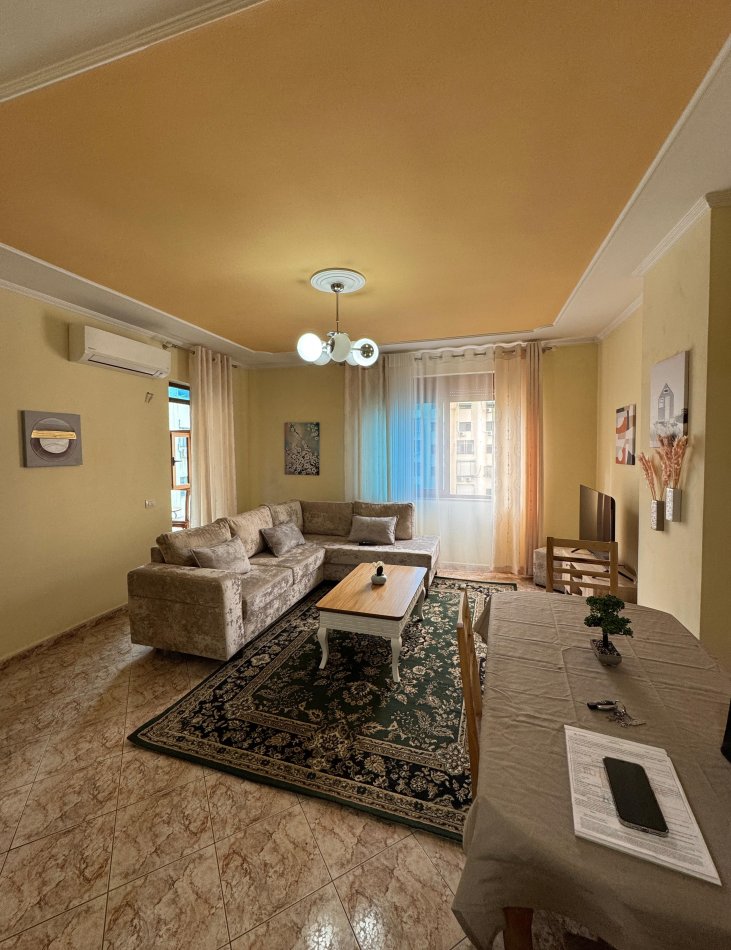 Tirane, jepet me qera apartament 2+1+Ballkon Kati 9, 105 m² 750 € (Stacioni i Trenit)