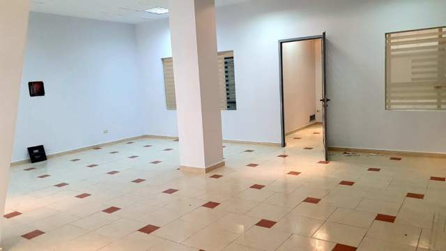 Tirane, jepet me qera dyqan Kati 2, 108 m² 700 Euro (RR KAVAJES)