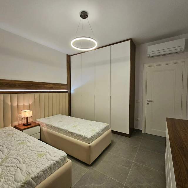 Tirane, jap me qera apartament 2+1+BLK Kati 1, 170 m² 1.800 Euro (Liqeni i Thate)