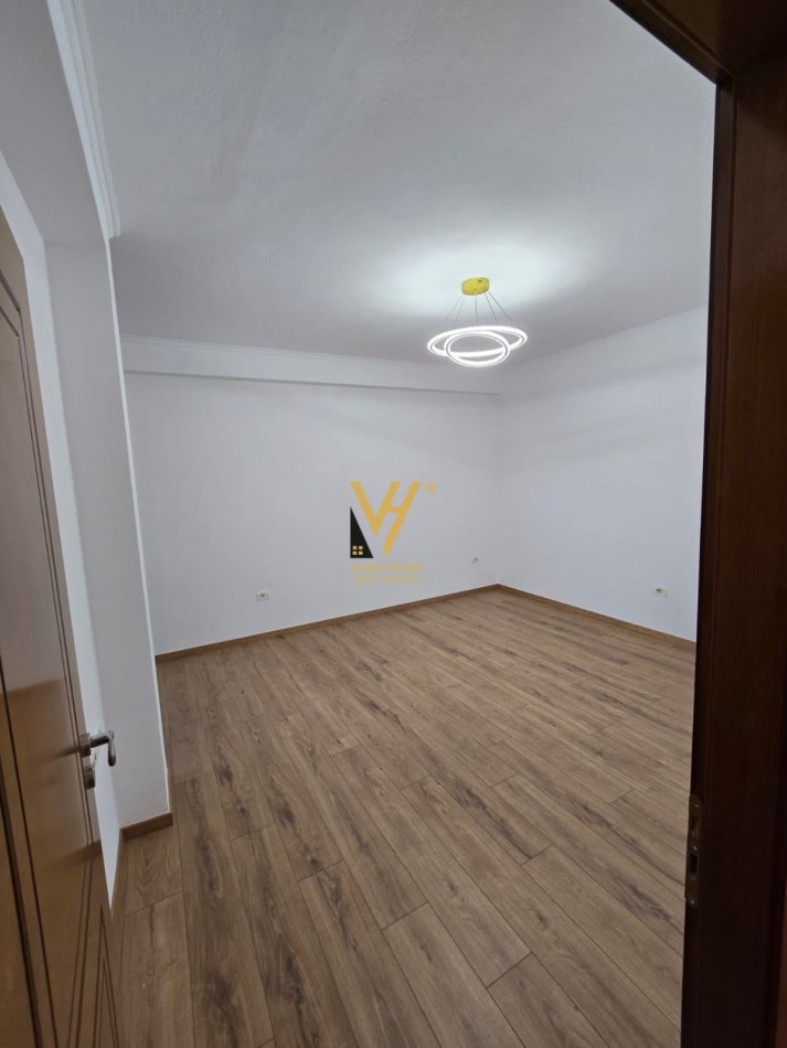 Tirane, shitet apartament 1+1+Ballkon Kati 5, 55 m² 90.000 € (RRUGA E DIBRES)