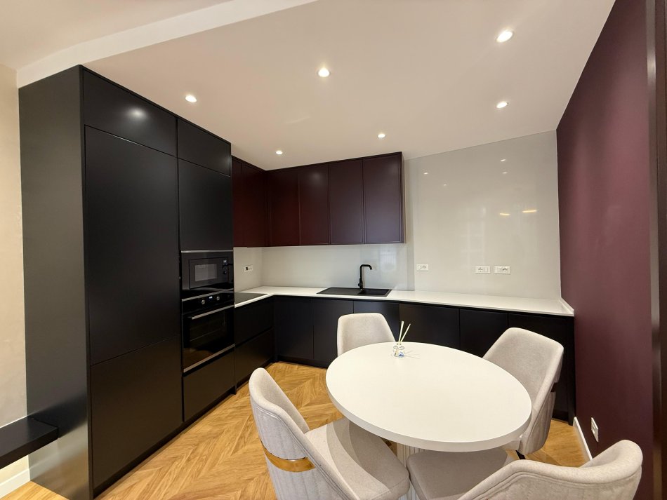 Tirane, jepet me qera apartament 1+1+Ballkon Kati 5, 72 m² 1.500 € (Liqeni Tiranes)