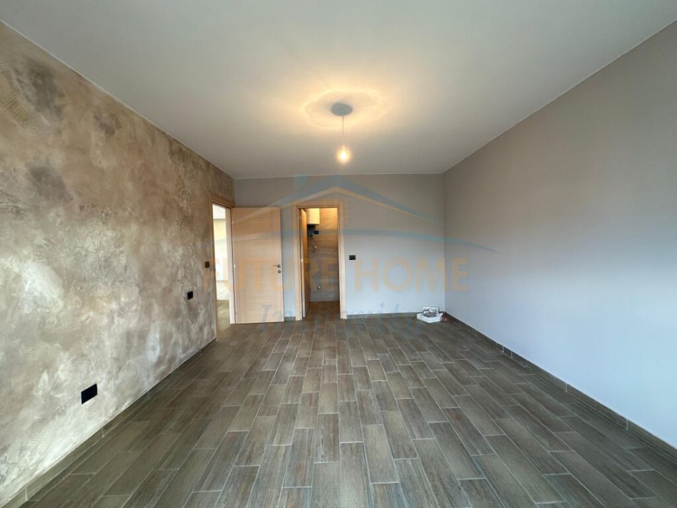 Tirane, shitet apartament 4+1+Aneks+Ballkon Kati 7, 154 m² 260.700 € (Ali Dem)