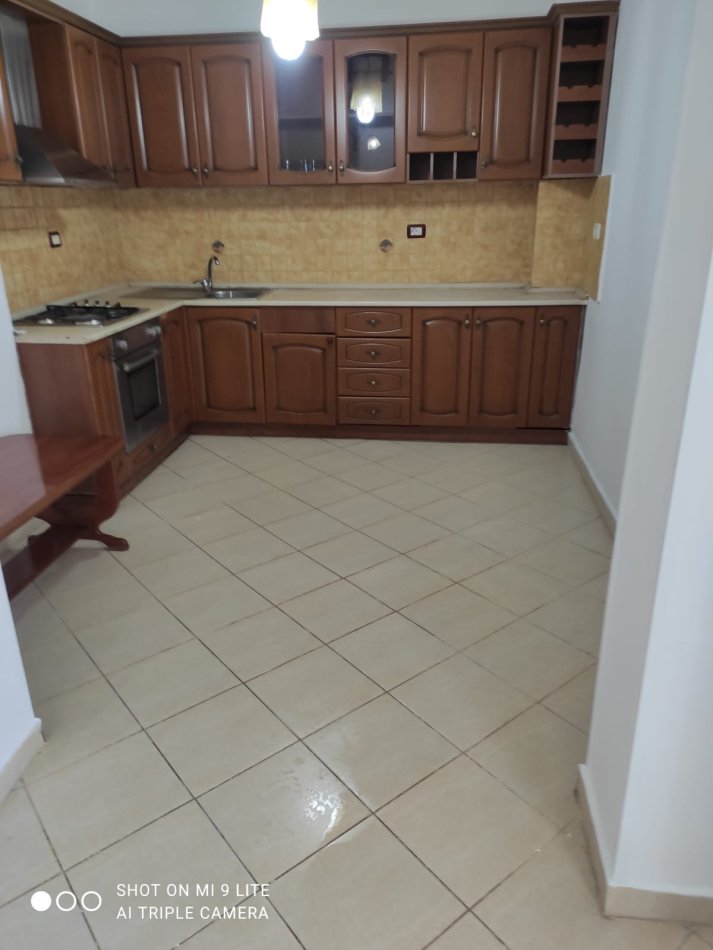 Tirane, shes apartament 2+1 Kati 4, 70 m² 100.000 € (Shkolla Bashkiar)