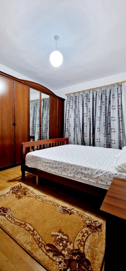 Tirane, jepet me qera apartament 2+1 Kati 4, 85 m² 450 € (rruga bardhyl)