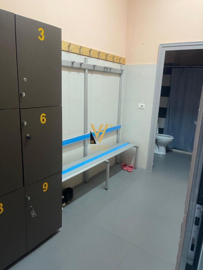 Tirane, shitet ambjent biznesi Kati 0, 380 m² 75.000 € (KOMUNA E PARISIT)