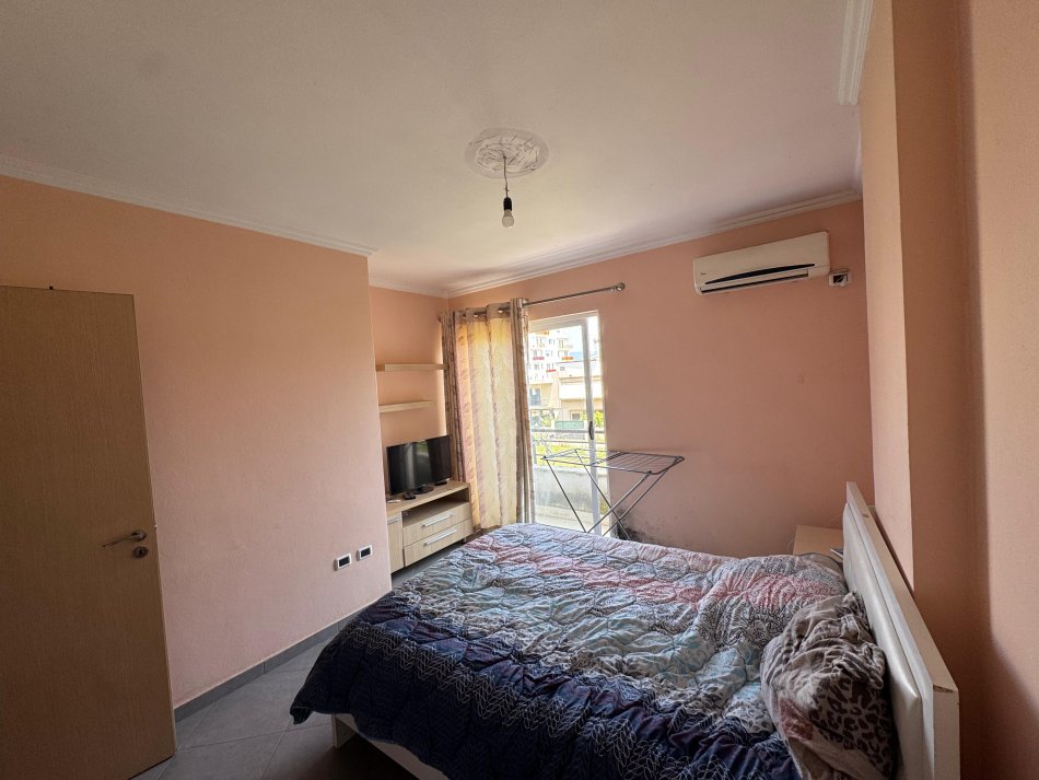 Tirane, shitet apartament 1+1+Ballkon Kati 2, 80.000 € (Vila L 2)