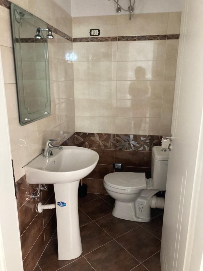Tirane, jepet me qera apartament 2+1 Kati 3, 120 m² 500 € (MISTO MANE)