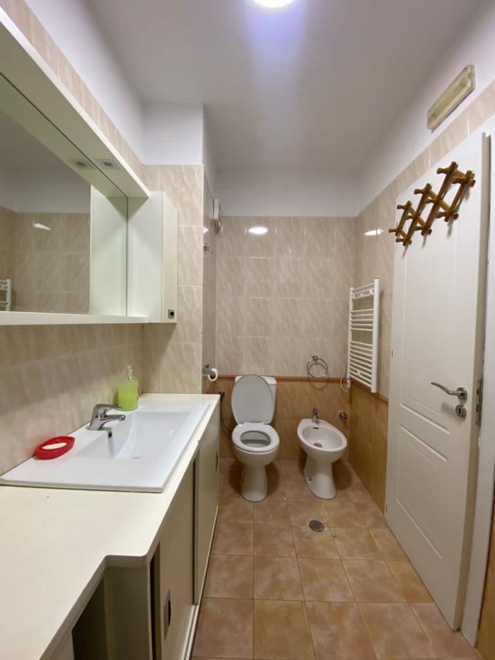 Tirane, jepet me qera super Apartament 2+1 Kati 13, 125 m² 1.100 € (Ish Ekspozita)