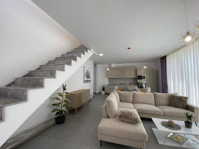 Tirane, jepet me qera apartament duplex 3+1 Kati 0, 175 m² 1.600 Euro (liqeni thate)