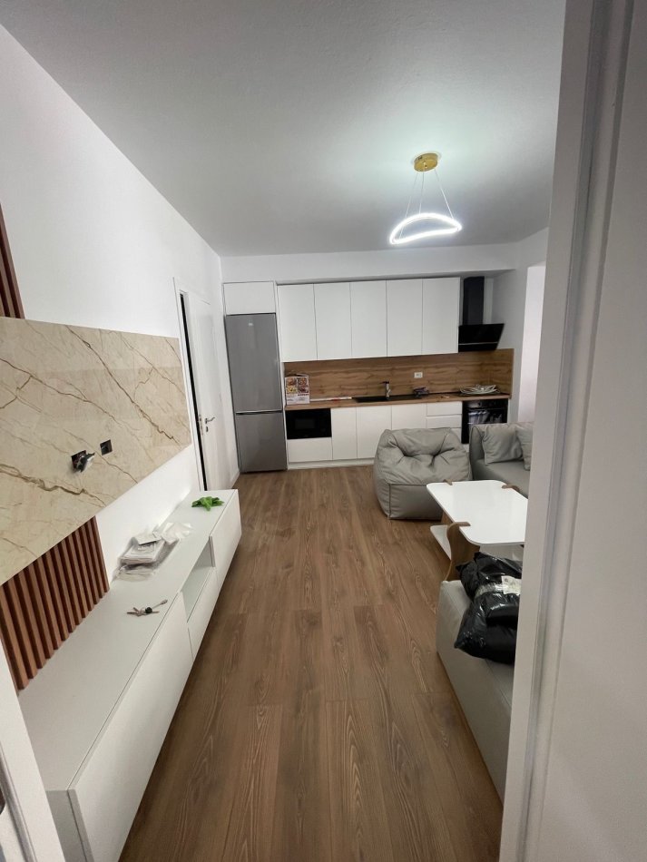 Tirane, jepet me qera apartament 2+1+Ballkon Kati 1, 85 m² 700 € (Zogu i Zi)