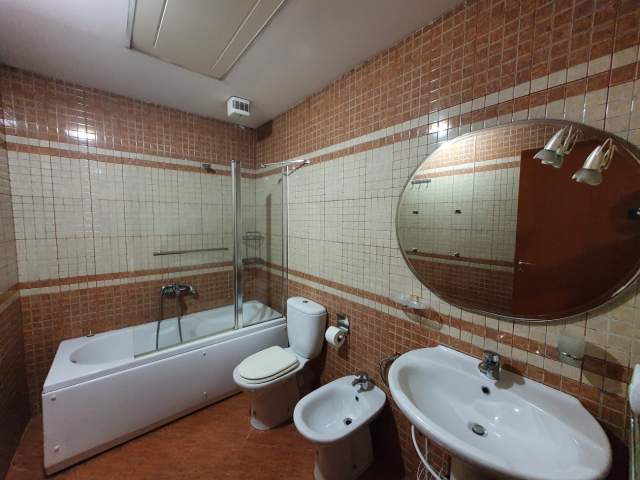 Tirane, jepet me qera apartament 126 m² 600 Euro