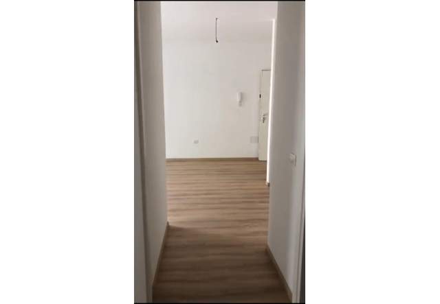 Tirane, jepet me qera ambjent biznesi 88 m² 500 Euro