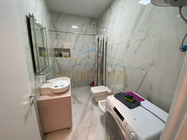 Tirane, jepet me qera apartament 1+1 Kati 6, 58 m² 350 Euro (univers city)