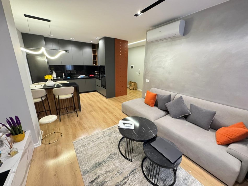 Tirane, shitet apartament 1+1 Kati 3, 64 m² 160.000 € (rruga e dibres)