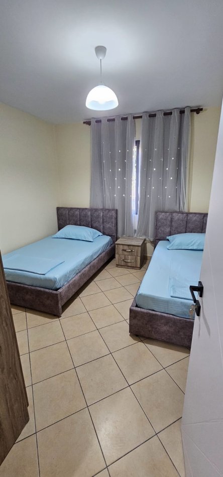 Tirane, jepet me qera apartament 2+1 , 77 m² 400 € (Porcelan)