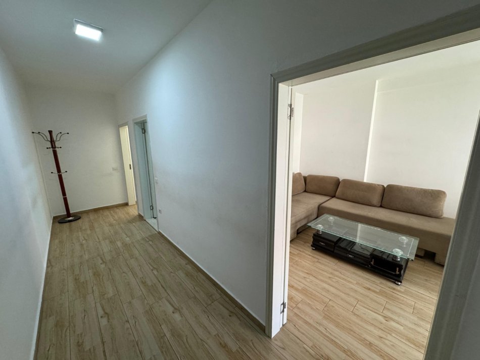 Tirane, shitet apartament 1+1+Ballkon Kati 2, 85 m² 145.000 € (5 Maji)