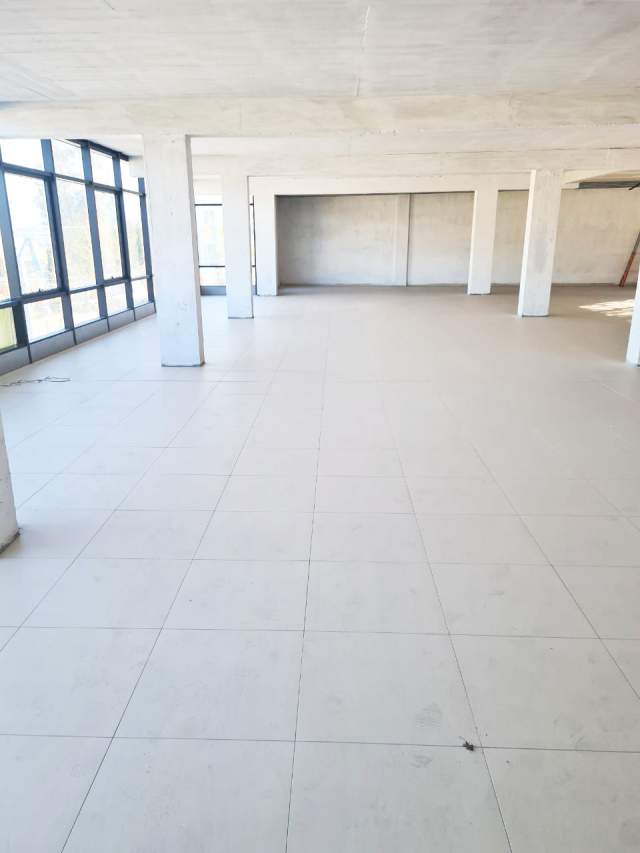 Tirane, shitet ambjent biznesi 1.660 m² 1.660.000 Euro