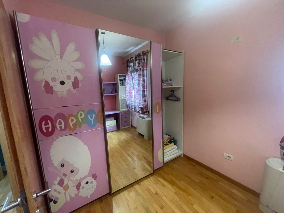 Tirane, jepet me qera Vile 3+1+Aneks+Ballkon Kati 1, 580 m² 1.000 € (rrtuga jordan misja)