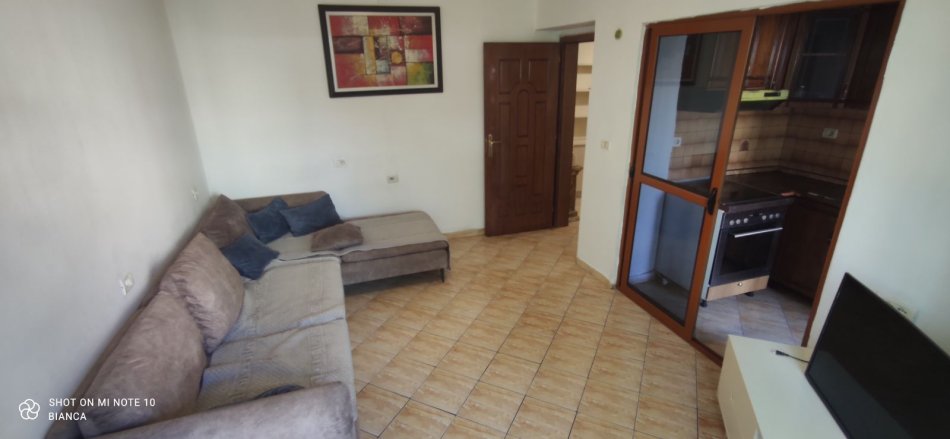 Tirane, jepet me qera apartament 1+1+Ballkon Kati 2, 65 m² 400 € (Rruga Brdhyl, Brryli)
