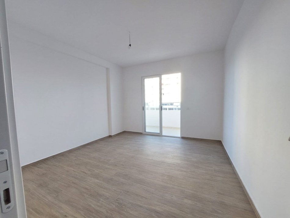 !DHENE! Durres, jepet me qera apartament 3+1+Aneks+Ballkon Kati 4, 127 m² 250 € (Ish Urt)