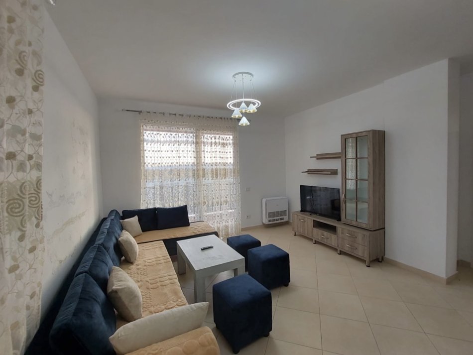 Jepet me qera apartament 3+1+2 tek Shkolla e Bashkuar