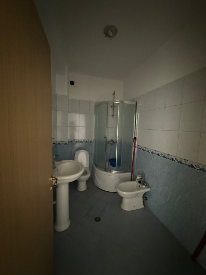 Tirane, shitet apartament 2+1+Aneks+Ballkon Kati 4, 100 m² 210.000 € (liqeni i thate)