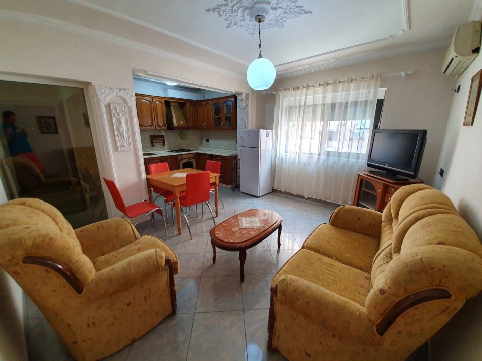 Tirane, jepet me qera apartament 1+1 Kati 5, 61 m² (Myslym Shyri)