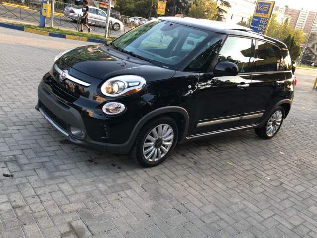 Tirane, shes makine Fiat 500 L trekking full panoramik Viti 2015 E SAPO TARGUAR  VENDOSUR GAZI 9700euro