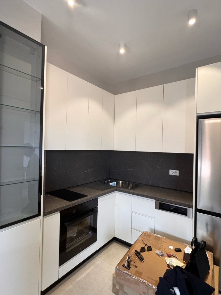 Tirane, jepet me qera apartament 1+1+Ballkon Kati 6, 60 m² 600 € (Stacioni Trenit)