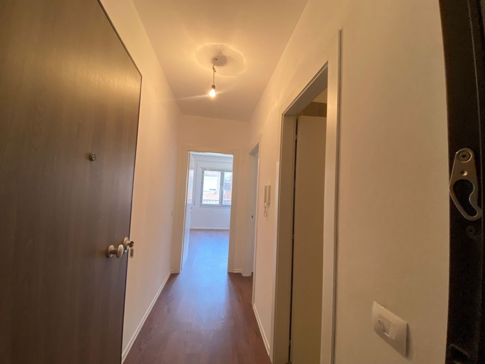 Tirane, jepet me qera apartament 1+1 Kati 2, 60 m² 450 € (Rruga Tefta Tashko Koco)