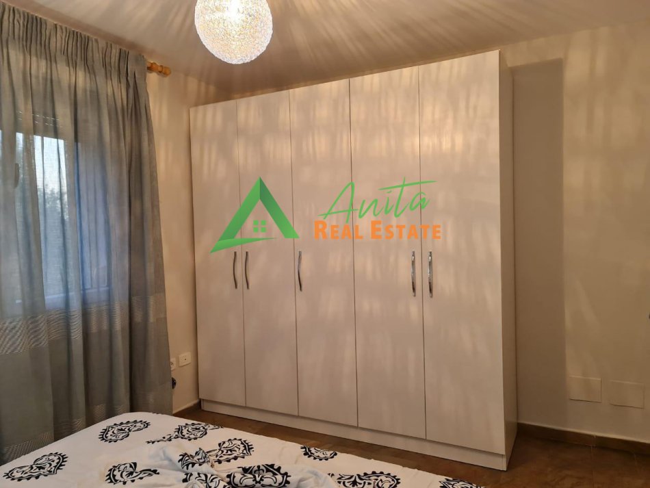 Tirane, jepet me qera apartament 1+1 Kati 3, 80 m² 550 € (Blv Bajram Curri)