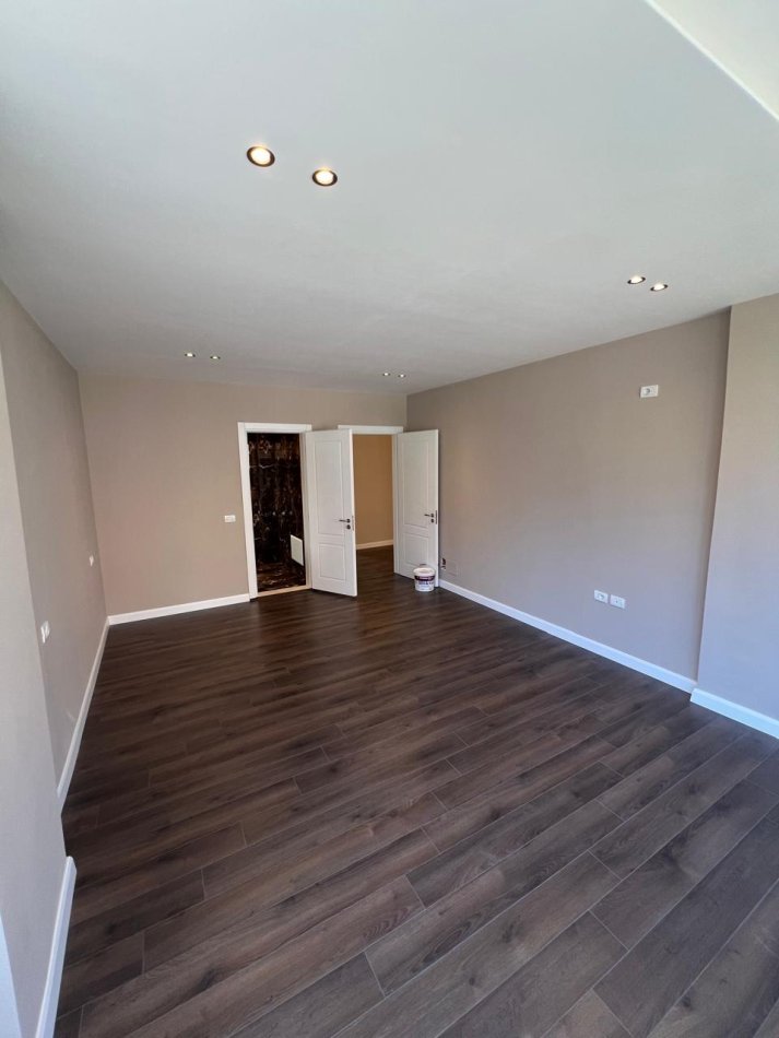 Tirane, shitet apartament 2+1+Aneks+Ballkon Kati 2, 121 m² 210.000 € (Kopshti Botanik)