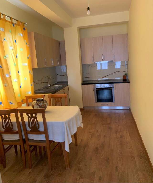 Tirane, jepet me qera apartament 2+1+BLK Kati 4, 90 m² 35.000 Leke (rruga Siri Kodra)
