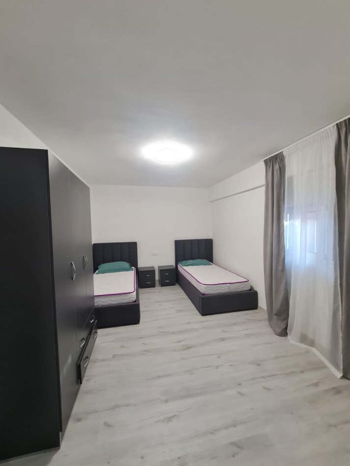 Tirane, jepet me qera apartament 2+1 Kati 2, 100 m² 900 € (Bllok)
