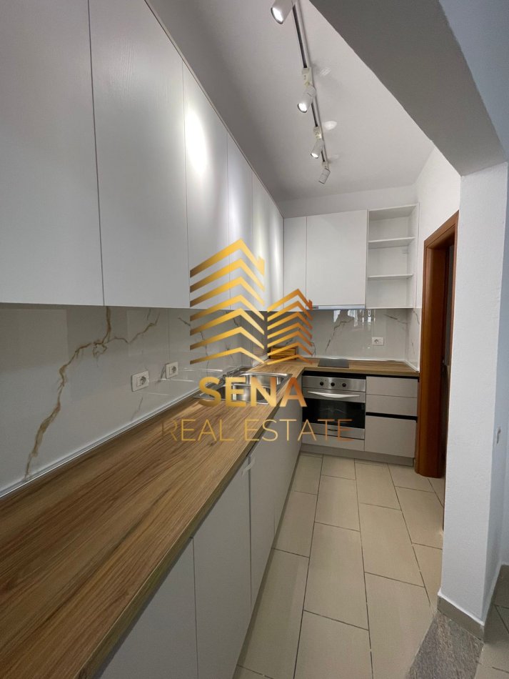 Tirane, jepet me qera apartament 2+1 Kati 4, 100 m² 600 € (Ish Ekspozita)
