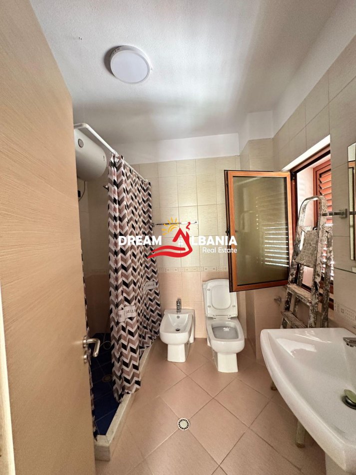 Tirane, jepet me qera apartament 3+1+Ballkon Kati 2, 140 m² 550 € 