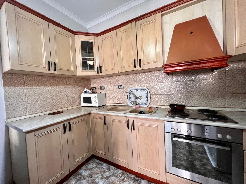 Tirane, jepet me qera apartament 2+1+Ballkon Kati 6, 95 m² 600 € (Bulevardi Zogu i Parë)