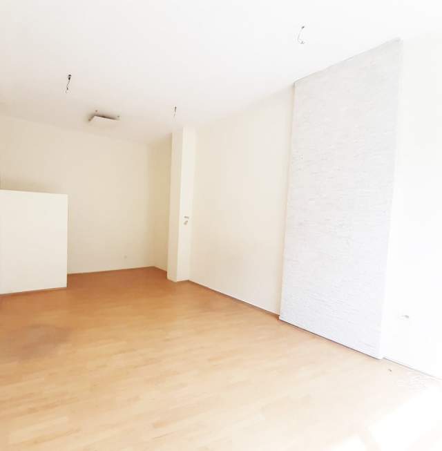 Tirane, jepet me qera ambjent biznesi 36 m² 46.000 Leke