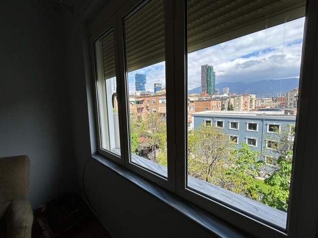 Tirane, jepet me qera apartament 2+1 Kati 5, 63 m² 400 Euro tek Drejtoria e Policis .