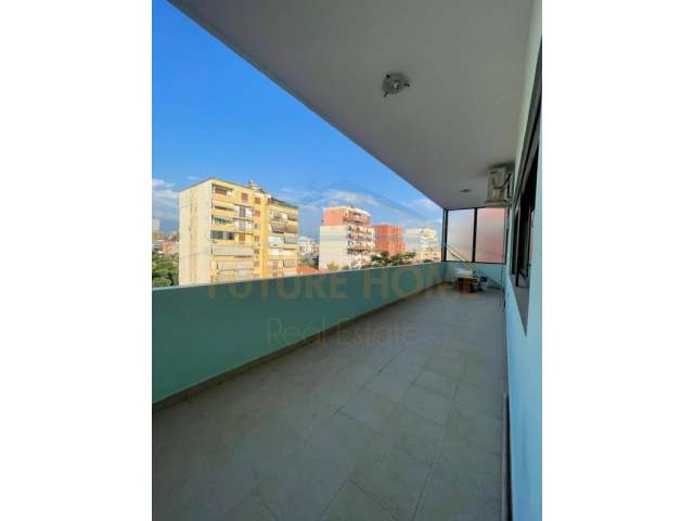 Tirane, jepet me qera apartament 2+1+BLK Kati 6, 90 m² 500 Euro (Ish Parku i Autobuzeve)
