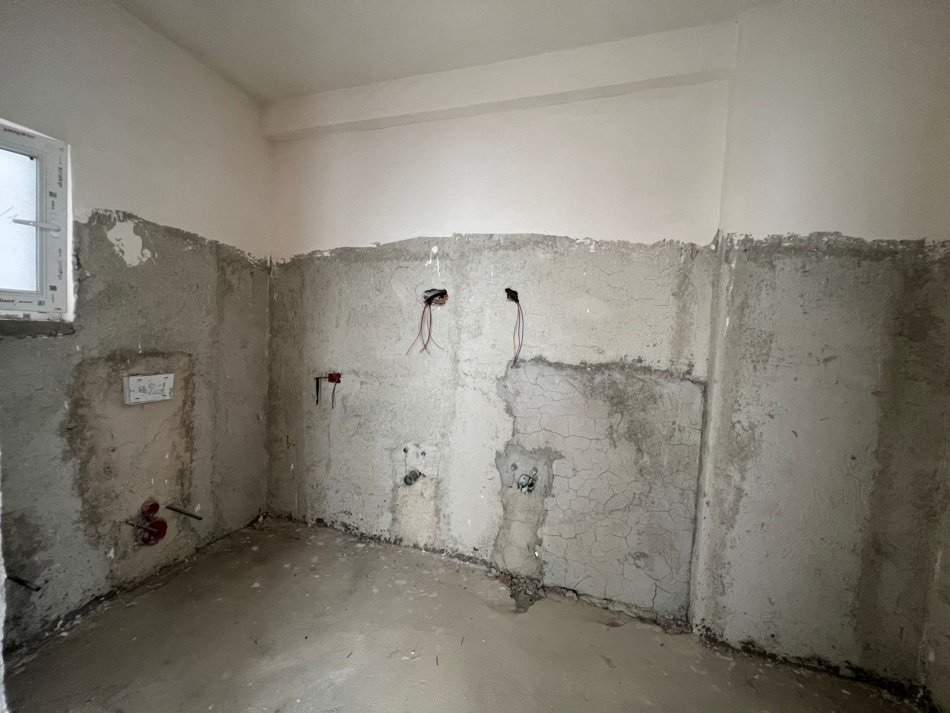 Tirane, shitet apartament 1+1+Ballkon Kati 3, 79 m² 103.000 € (Rruga Siri Kodra)