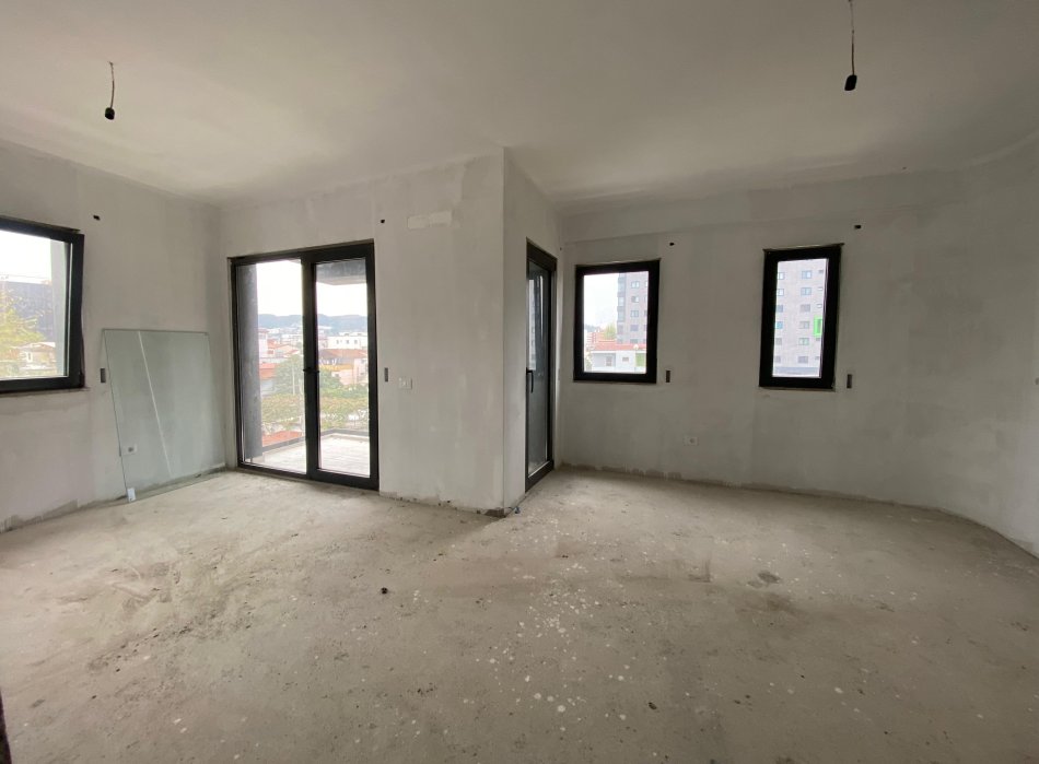 Tirane, shitet apartament 2+1 Kati 2, 112 m² 172.700 € (Rruga Feizi Hizmo)
