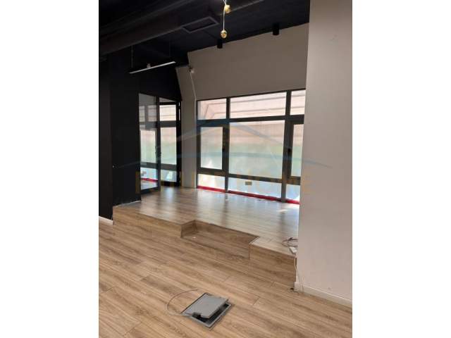 Tirane, jepet me qera ambjent biznesi Kati 1, 103 m² 700 Euro (Rruga e Kavajes)