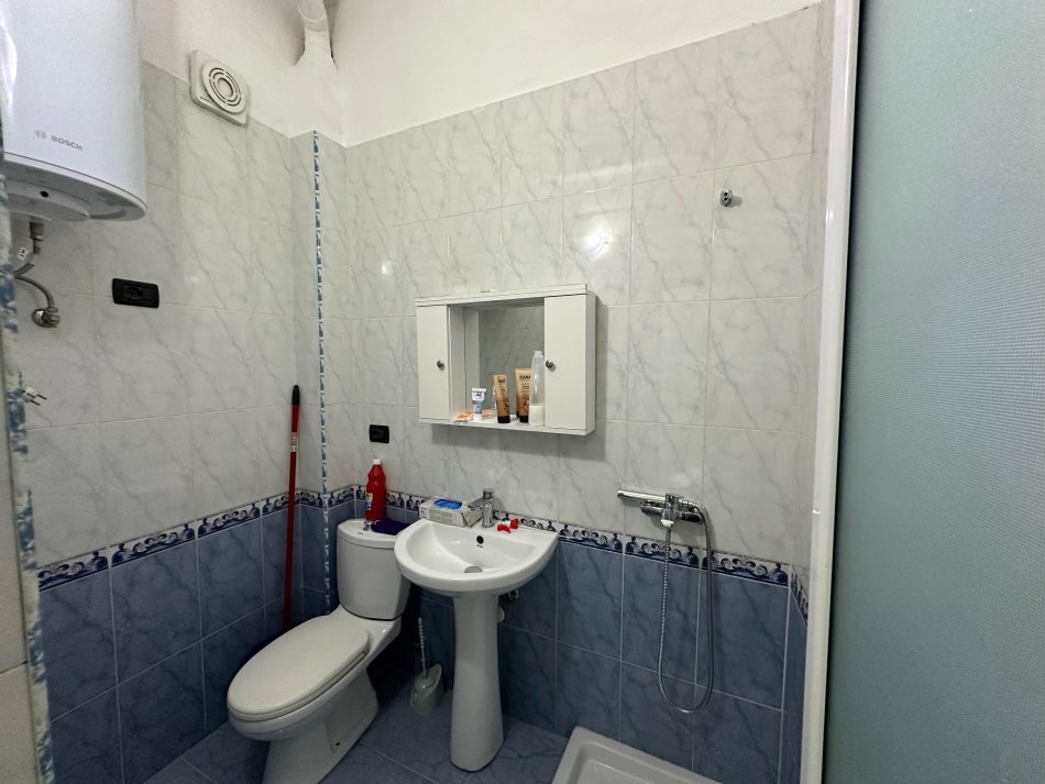 Shqiperi, jepet me qera apartament 1+1 Kati 4, 70 m² 450 € (21 dhjetori)