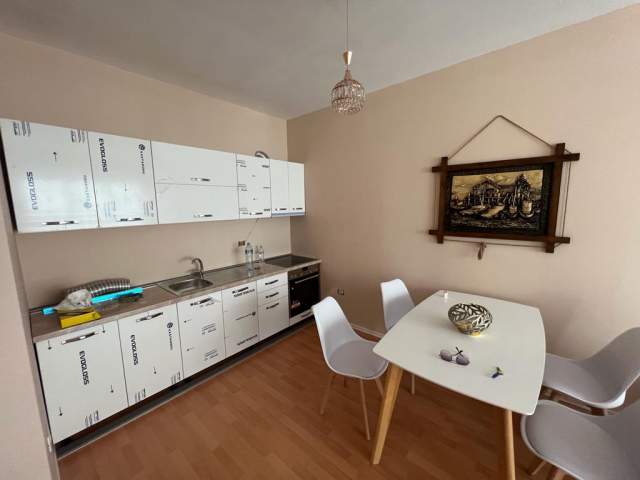 Tirane, jepet me qera apartament 2+1+BLK Kati 2, 100 m² 550 Euro (rruga Kongresi i Manastirit)