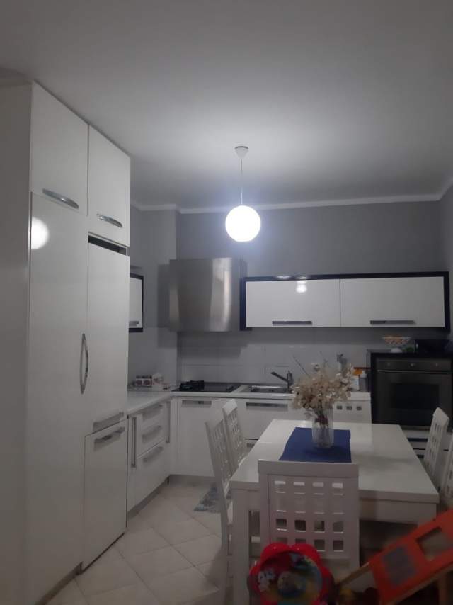 Tirane, shitet apartament 1+1 Kati 6, 71 m² 68.000 Euro (Rruga Kastriotet)