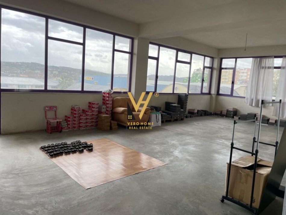 Fier, shitet ambjent biznesi Kati 0, 6.310 m² 3.000.000 € (FIER)