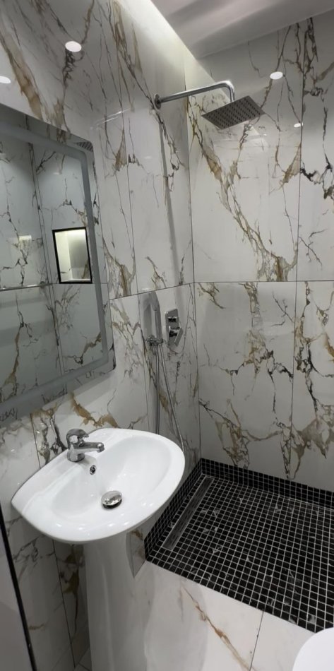 Shqiperi, jepet me qera ambjent biznesi Kati 1, 80 m² 1.000 € (RRUGA E ELBASANIT)