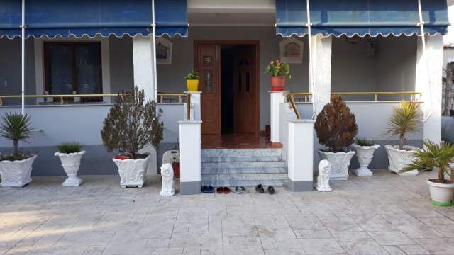 Elbasan, shitet Vile 300 m² 180.000 Euro
