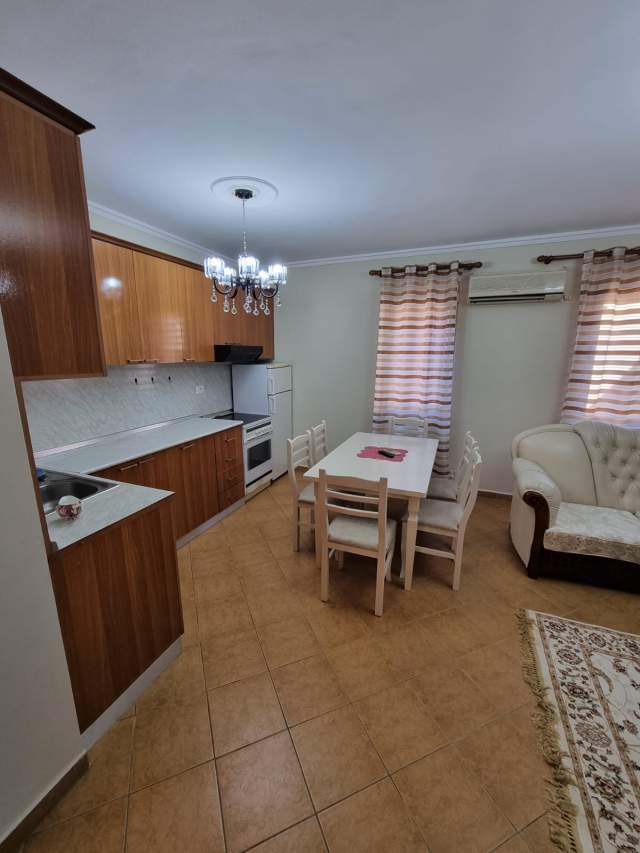 Tirane, jepet me qera apartament 2+1 Kati 2, 96 m² 450 Euro (Blloku i vilave Selite)